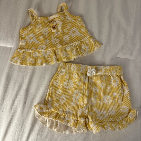 Rachel Zoe Yellow and White Floral Diaper Cover Set - Picture 1 of 2